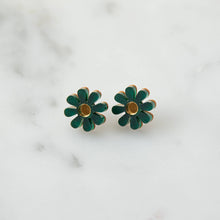 Load image into Gallery viewer, Daisy Stud Earrings