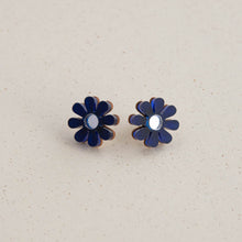 Load image into Gallery viewer, Daisy Stud Earrings