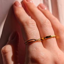 Load image into Gallery viewer, Everyday Gold Scallop Ring
