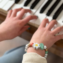Load image into Gallery viewer, Daisy Bracelet Gift Kit