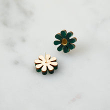 Load image into Gallery viewer, Daisy Stud Earrings