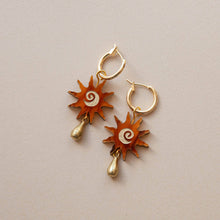 Load image into Gallery viewer, Sol Hoop Earrings