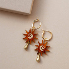 Load image into Gallery viewer, Sol Hoop Earrings