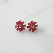 Load image into Gallery viewer, Daisy Stud Earrings
