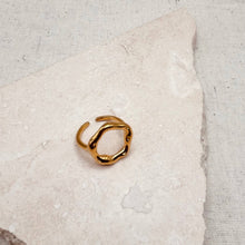 Load image into Gallery viewer, Everyday Molten Circle Ring
