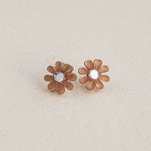 Load image into Gallery viewer, Daisy Stud Earrings
