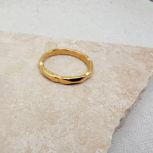 Load image into Gallery viewer, Everyday Gold Scallop Ring
