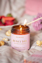 Load image into Gallery viewer, Duvet Day - Warm Linen Sheets Candle
