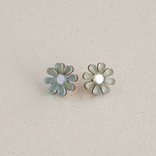 Load image into Gallery viewer, Daisy Stud Earrings
