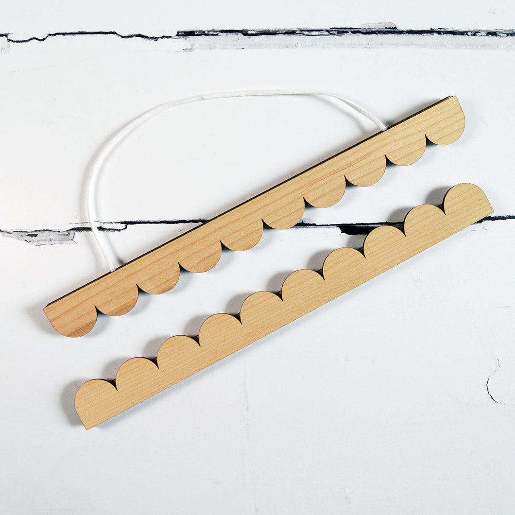 Scalloped Magnetic Picture Hangers