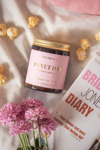 Load image into Gallery viewer, Duvet Day - Warm Linen Sheets Candle
