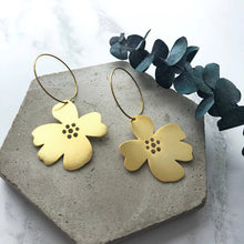 Load image into Gallery viewer, Gold Flower Hoop Earrings
