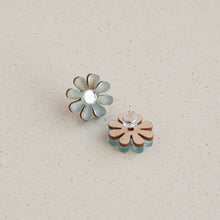 Load image into Gallery viewer, Daisy Stud Earrings
